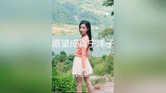 身材苗条漂亮妹子约网友野外车震