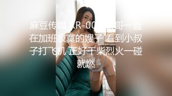 颜值不错的憨憨小妹露脸陪狼友发骚，淫声荡语互动撩骚，揉着奶子道具抽插骚穴，呻吟可射，咬嘴唇的样子好骚