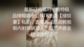 商场全景偷拍身材不错的的破洞牛仔裤美女 B也漂亮